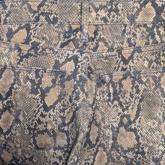 Frame | Le High Skinny Crop In Coated Python - Picture 6 of 9